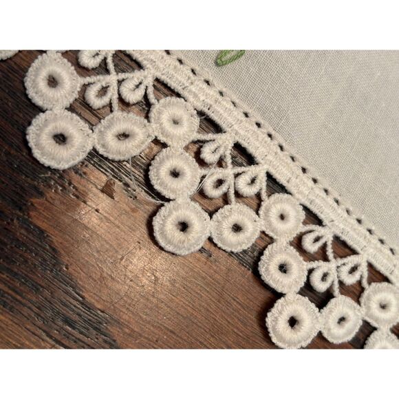 Four Vintage Embroidered Lace Edge Yellow Flower Cloth Napkins - Picture 2 of 5
